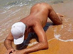 Wild Latina shore solo turns public