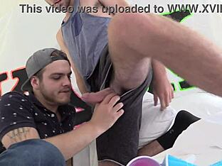 Bi guy gets his ass stretched