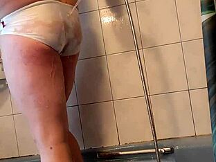 Chubby gay man wanking live