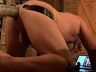 Shemale self-pleasure with toy climax