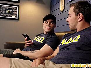Muscular hunk gets his hole drilled