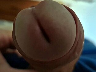 Tigris Twink's Suck Rat close-up