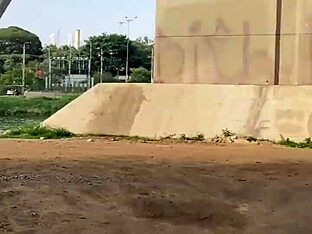 Stranger satisfies construction worker's cravings