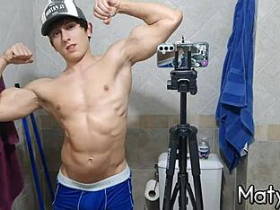 Pretty twink flexes and cums in this video