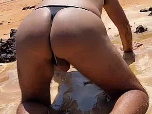 Public latina slut Ladysilva shows off her ass outdoors