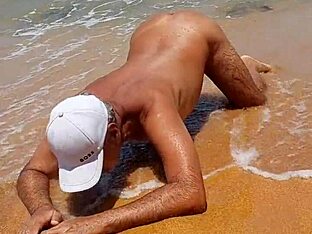 Wild Latina shore solo turns public