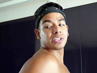 Muscle twinks in hot action