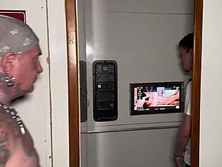 Double pleasure in gay cabins