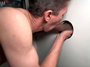 Double pleasure in gay cabins