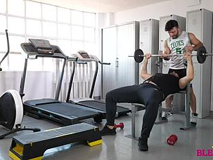 Fitness enthusiast gets gay blowjob