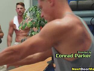 Gay gym rats get off