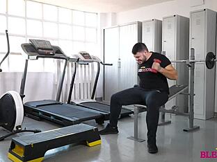 Fitness enthusiast gets gay blowjob