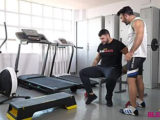 Fitness enthusiast gets gay blowjob