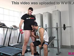 Fitness enthusiast gets gay blowjob