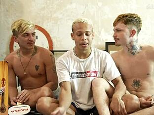 Gay scene with amateur twink